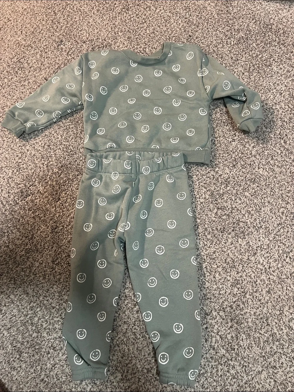 wonder nation Olive Green Smiley Pajama Set